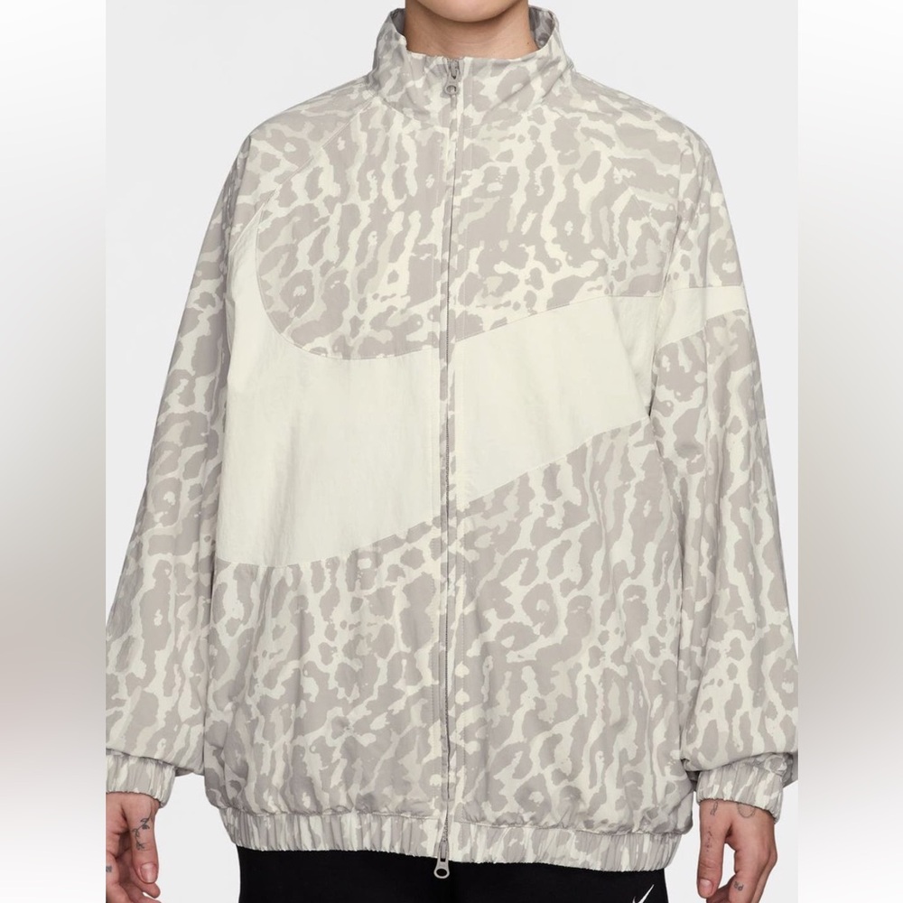 New Nike Leopard Print
Swoosh Water Repellent Jacket 
Color: 009 Grey/ Sail XL